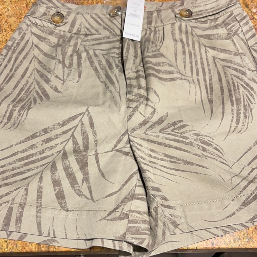 White House black market Short